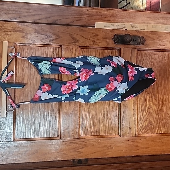 Women's Floral swim‎ suit - Picture 2 of 9